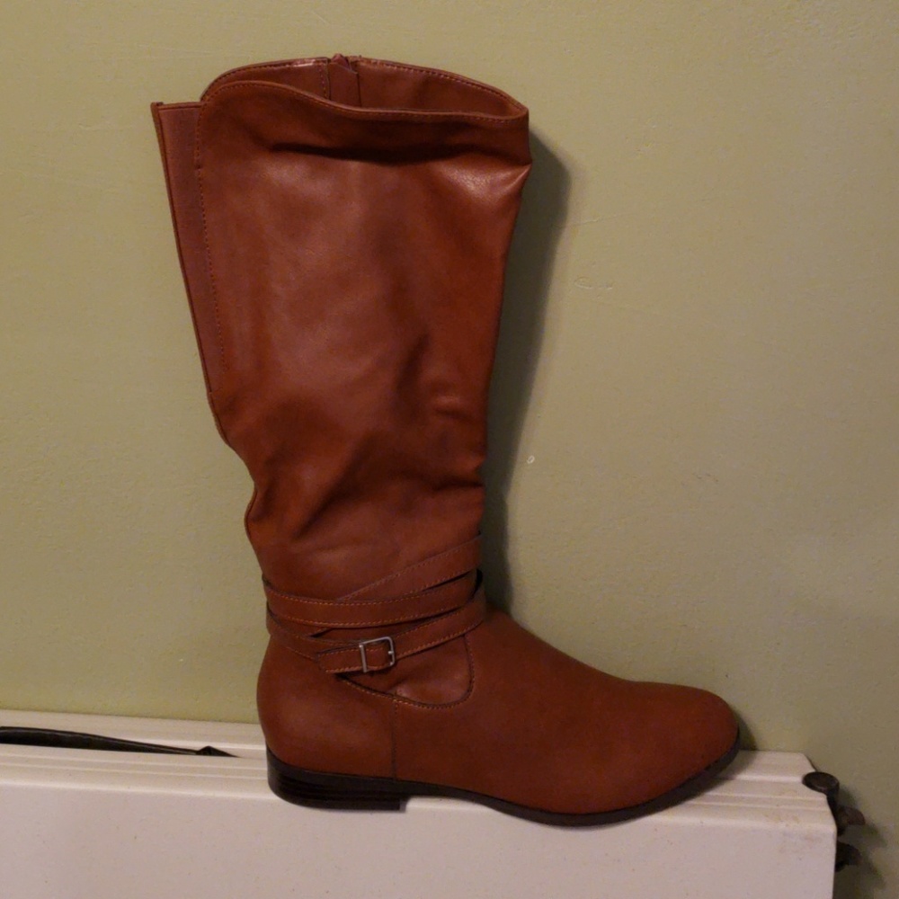 Boot - Picture 2 of 2